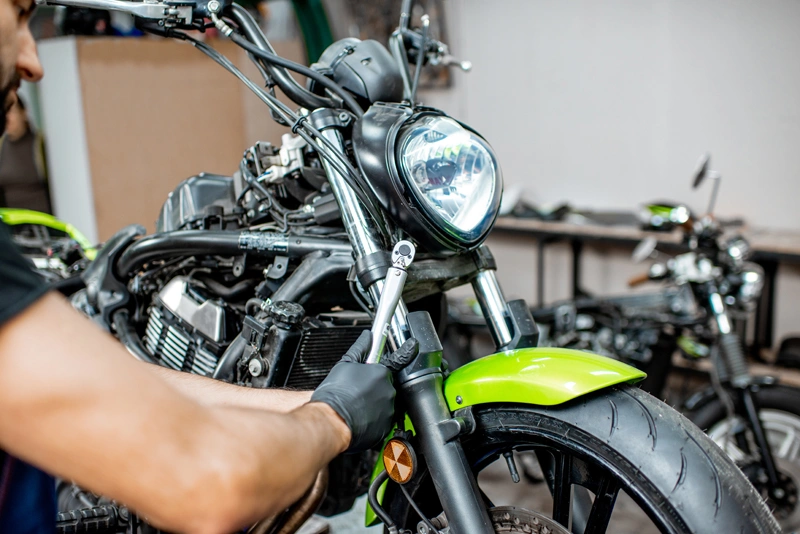 Benzinli Motosikletler ve Elektrikli Motosikletler Arasındaki Farklar